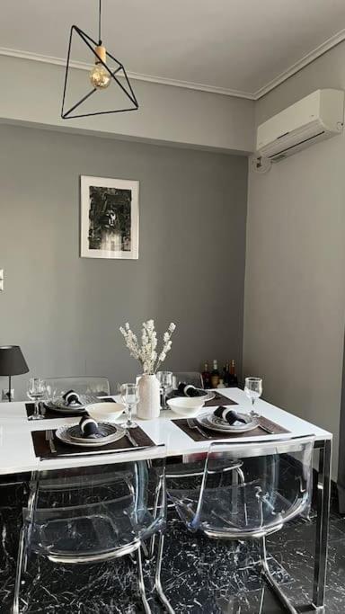 Beautiful Apartment Next To Metro Station Athens Exterior photo